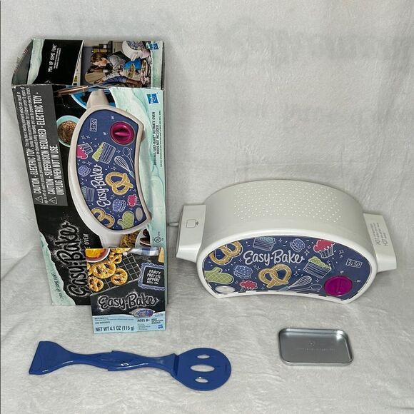 Easy Bake Ultimate Oven Pretzel with Mix and Tools - Picture 1 of 8